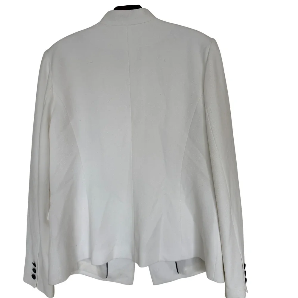 White House Black Market White Textured Blazer 16 Hook & Eye Closure Office NWT - Picture 2 of 8